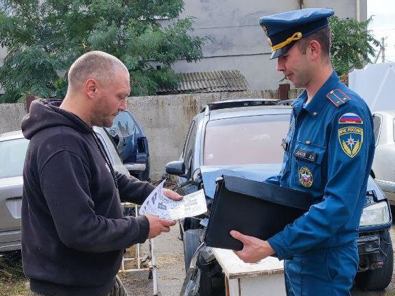 Херсонские огнеборцы продолжают обучать население мерам пожарной безопасности