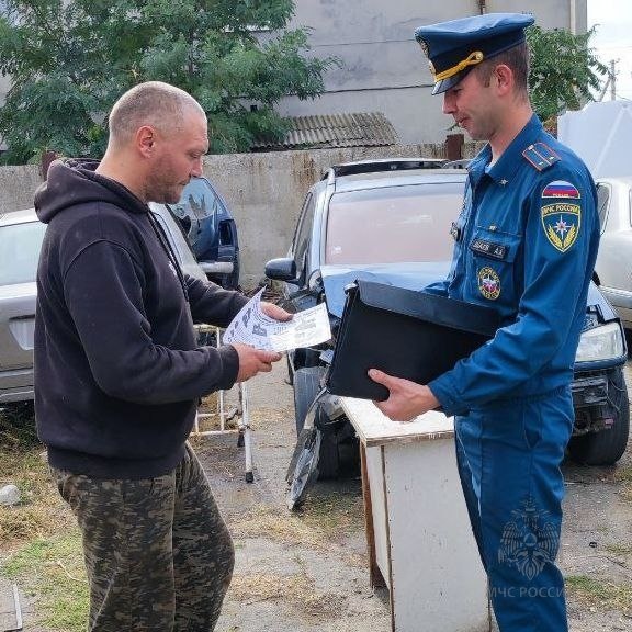 Херсонские огнеборцы продолжают обучать население мерам пожарной безопасности