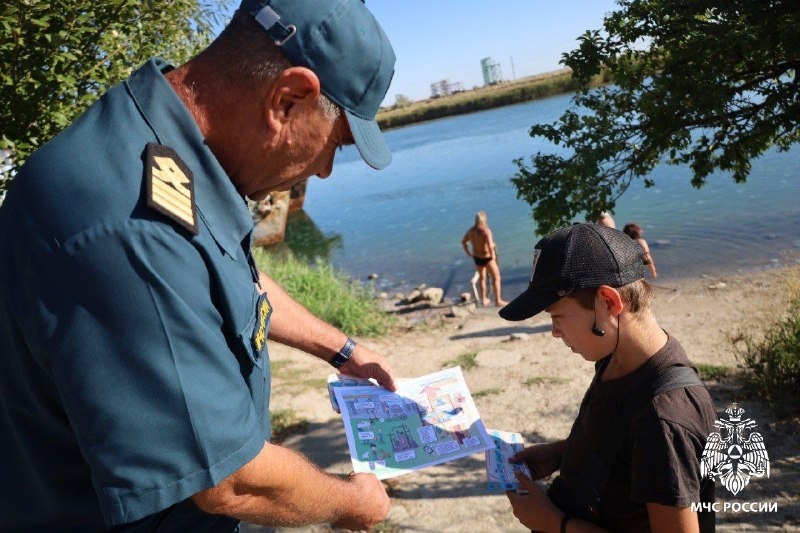 В акватории Азовского моря проводится профилактическая работа по недопущению происшествий на водоемах