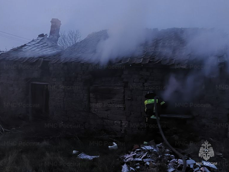 Пожарно-спасательное подразделение Херсонской области ликвидировало пожар в Новотроицком муниципальном округе